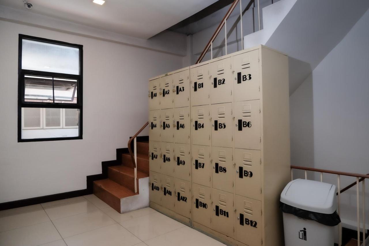 Delta 9 Hostel Bangkok Exterior foto